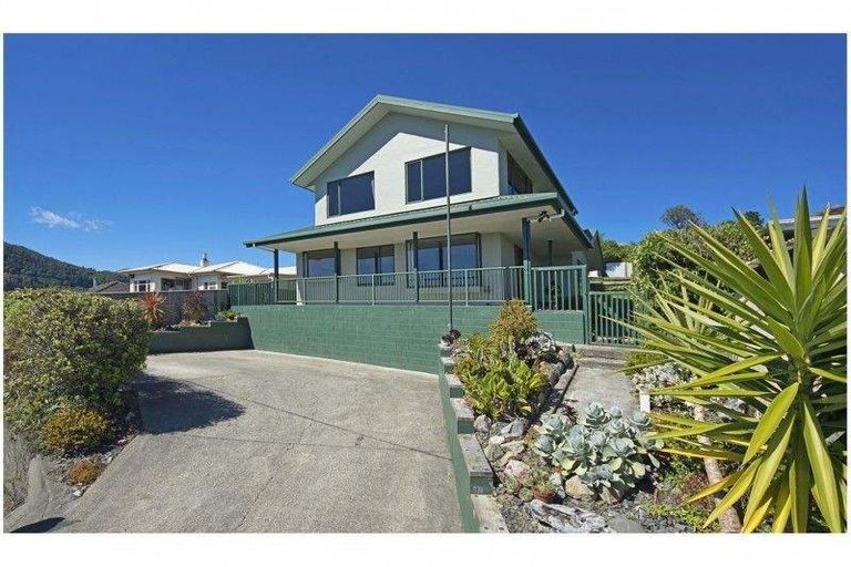 Photo of property in 24 Matipo Terrace, Toi Toi, Nelson, 7010