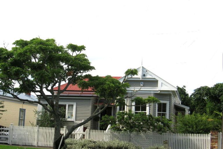 Photo of property in 34 Burnley Terrace, Mount Eden, Auckland, 1024