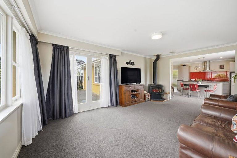 Photo of property in 83 Englefield Road, Northwood, Christchurch, 8051