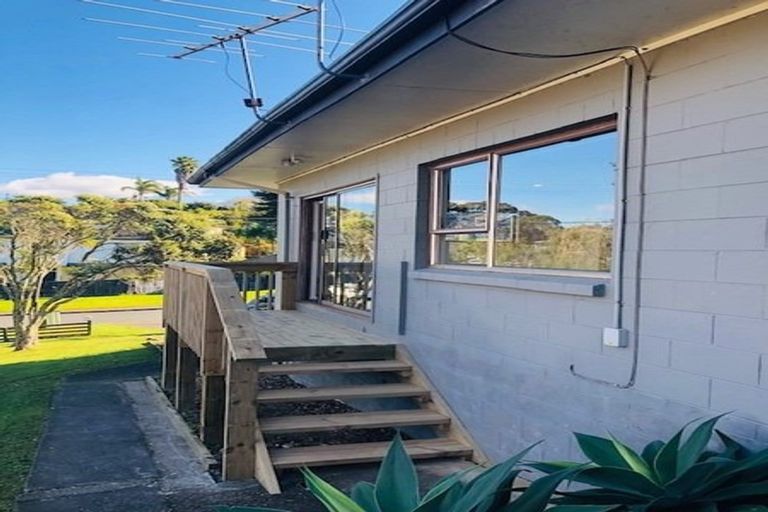Photo of property in 1/43 Seaton Road, Murrays Bay, Auckland, 0630