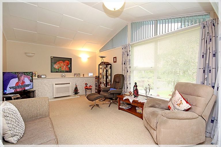 Photo of property in 32 Marlborough Street, Levin, 5510