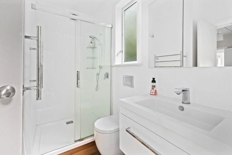 Photo of property in 70 Nottingham Street, Karori, Wellington, 6012