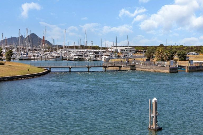 Photo of property in 25 Waitemata Drive, One Tree Point, 0118