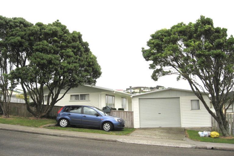 Photo of property in 59 Stewart Drive, Newlands, Wellington, 6037