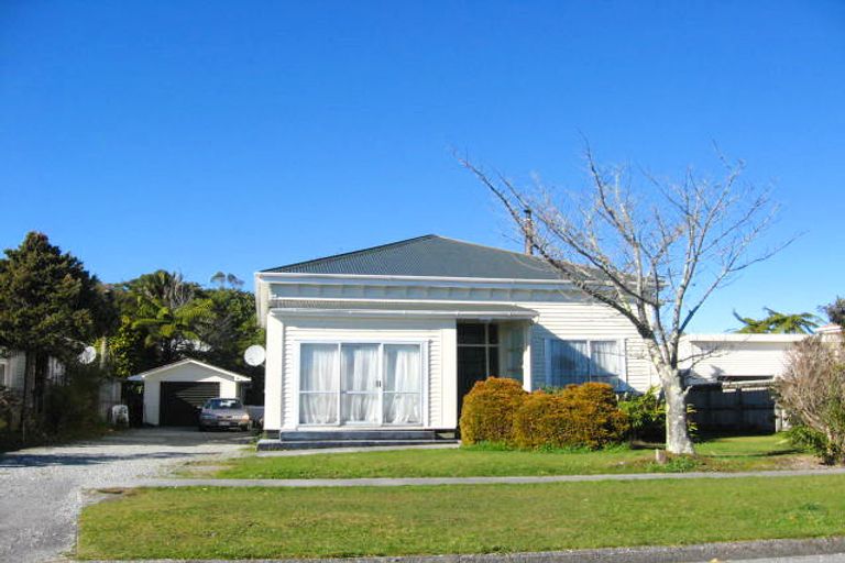 Photo of property in 17 Palmerston Street, Greymouth, 7805