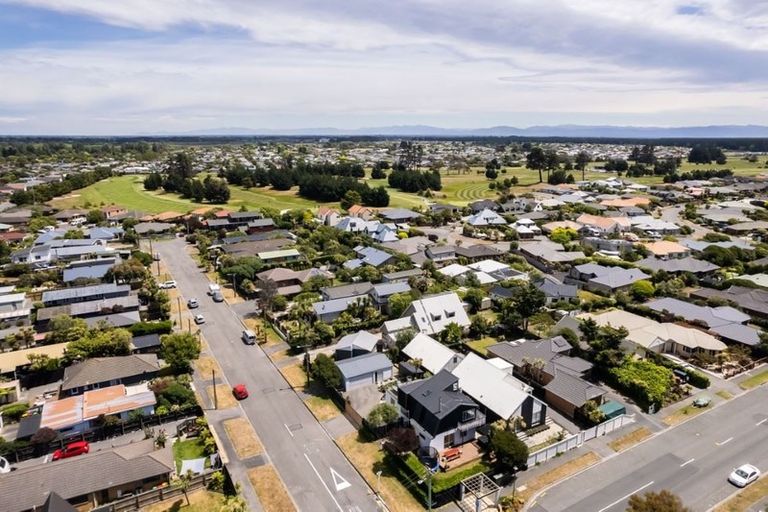 Photo of property in 17 Larnach Street, Waimairi Beach, Christchurch, 8083