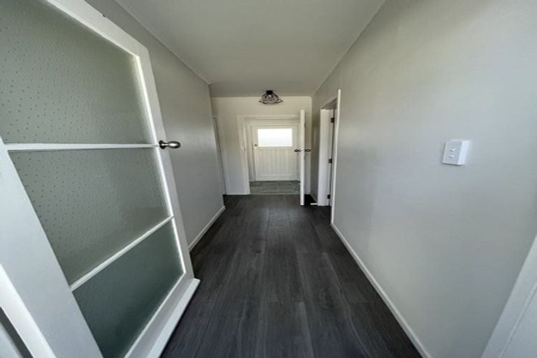 Photo of property in 2 Maybelle Place, Kelston, Auckland, 0602