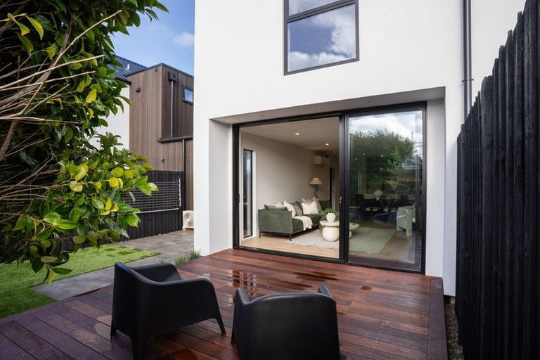 Photo of property in 3/27 Division Street, Riccarton, Christchurch, 8041