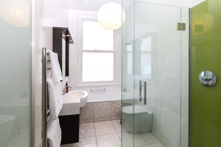 Photo of property in 42 Holly Road, St Albans, Christchurch, 8014