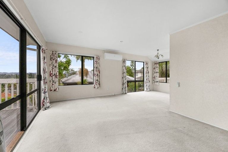 Photo of property in 18 Van Dyke Place, West Harbour, Auckland, 0618