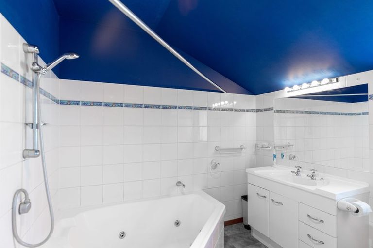 Photo of property in 6 Orlando Crescent, Waimairi Beach, Christchurch, 8083