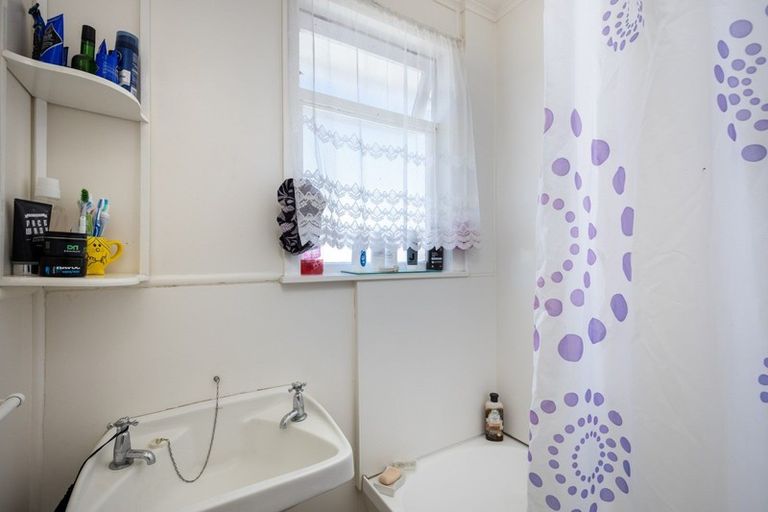 Photo of property in 33 Banks Street, Marfell, New Plymouth, 4310