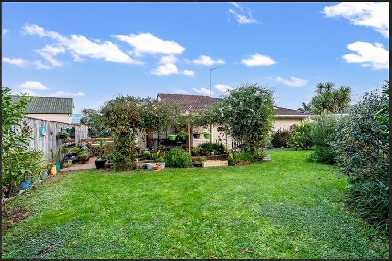 Photo of property in 1/7 Dalkeith Place, Opaheke, Papakura, 2113