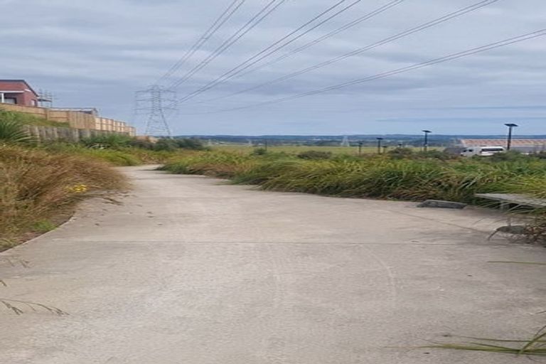 Photo of property in 14 Papai Lane, Massey, Auckland, 0614