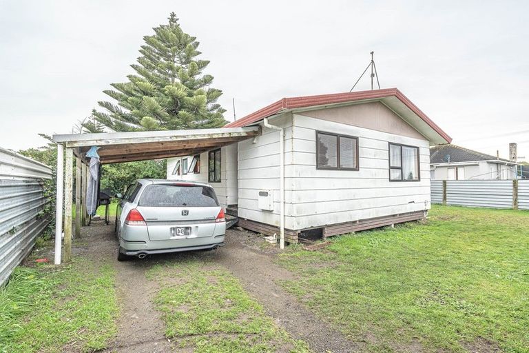 Photo of property in 35 Carson Street, Castlecliff, Whanganui, 4501