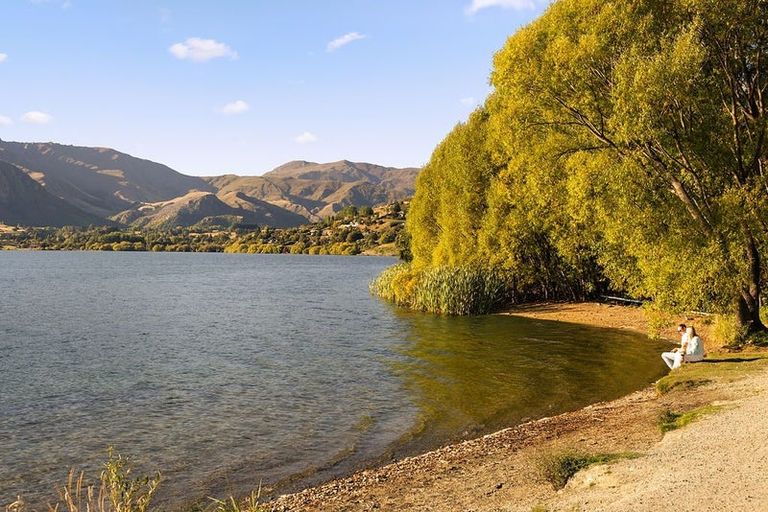 Photo of property in 16 Hayes View Lane, Lake Hayes, Queenstown, 9371