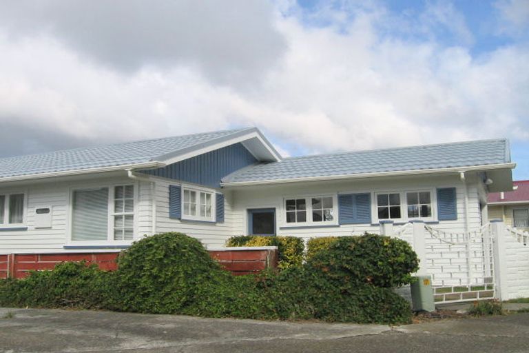 Photo of property in 88 Akaroa Drive, Maupuia, Wellington, 6022