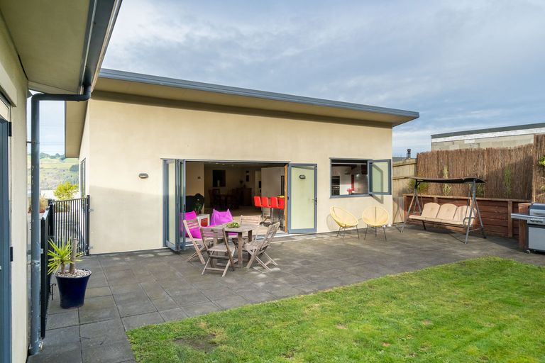 Photo of property in 5 Monowai Road, Ravensbourne, Dunedin, 9022