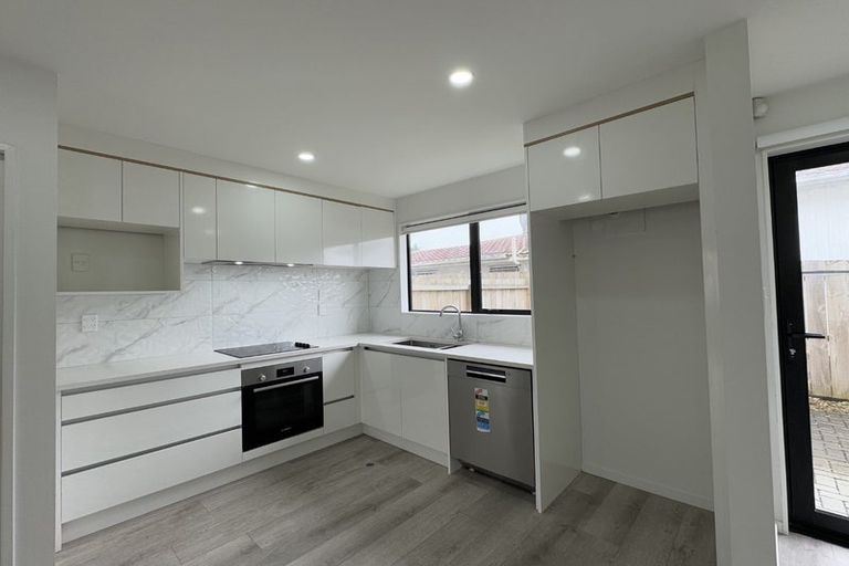 Photo of property in 2/30 Arnwood Street, Manurewa, Auckland, 2102