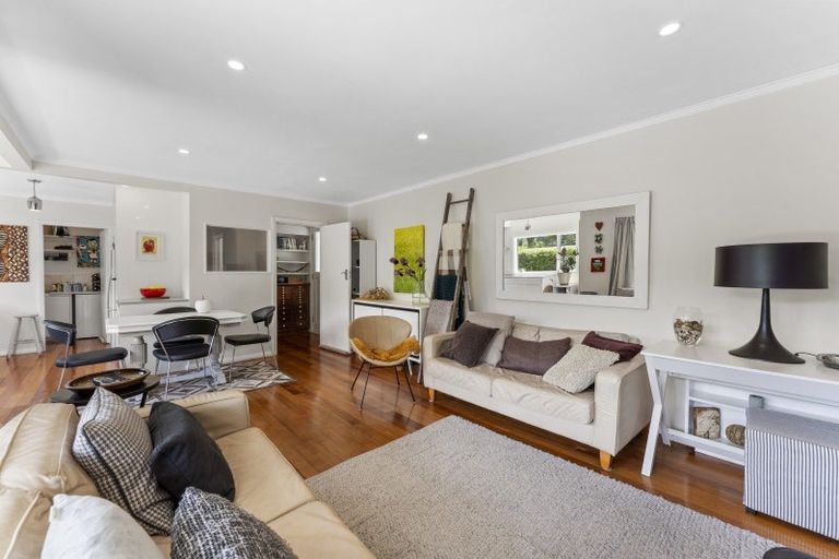 Photo of property in 33 Jocelyn Crescent, Pinehaven, Upper Hutt, 5019