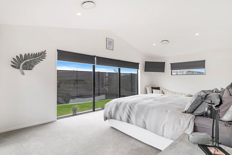 Photo of property in 17 Angus Place, Rangiora, 7400