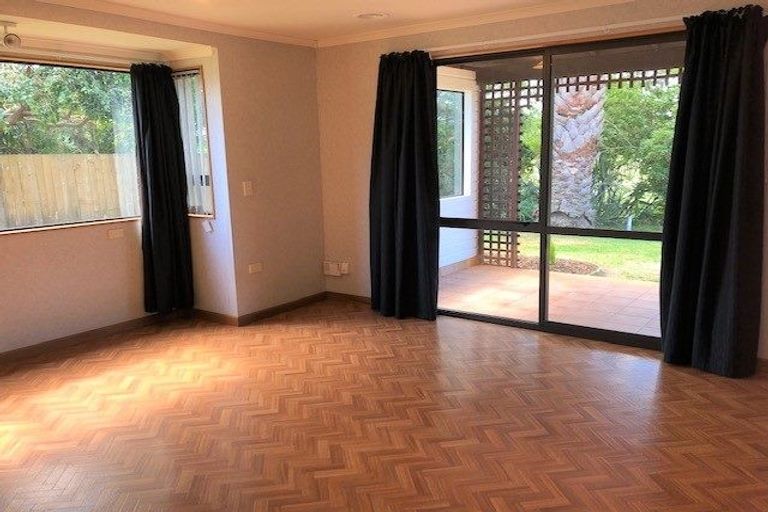 Photo of property in 18 Atarau Grove, Paraparaumu, 5032