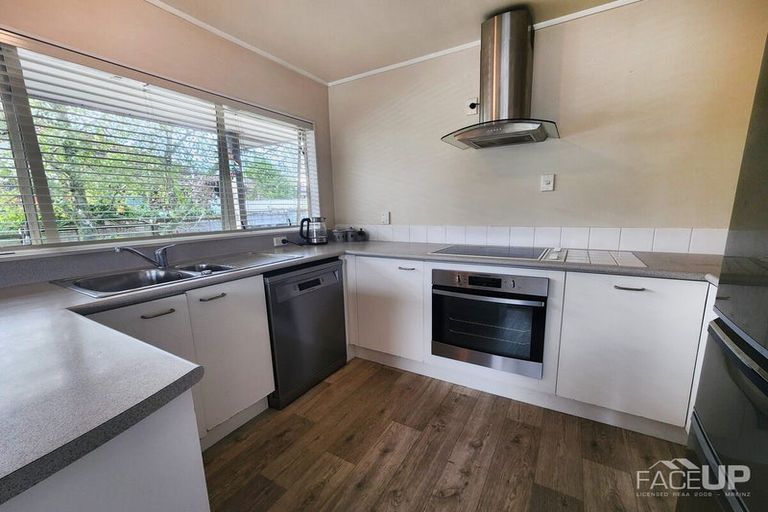 Photo of property in 26 Harbour Lights Close, West Harbour, Auckland, 0618