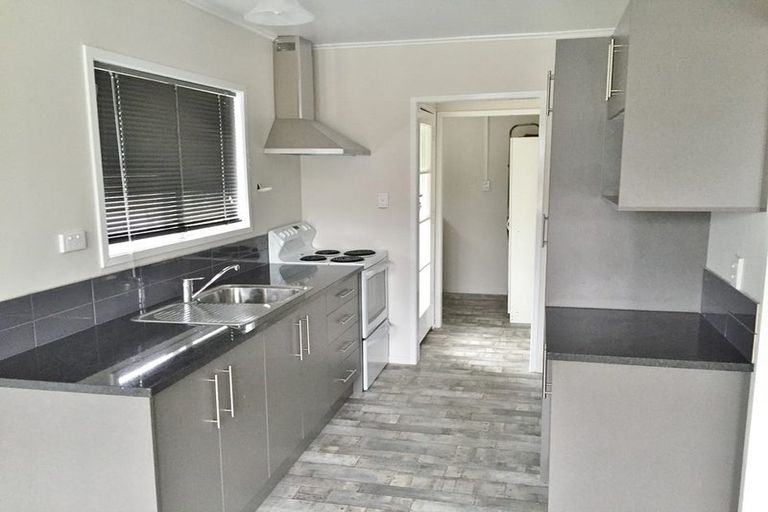 Photo of property in 10 Christmas Road, Manurewa, Auckland, 2102