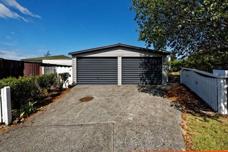 Photo of property in 37 Hassan Drive, Massey, Auckland, 0614