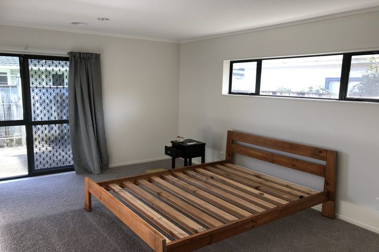 Photo of property in 2 Kowhai Grove, Waikanae, 5036