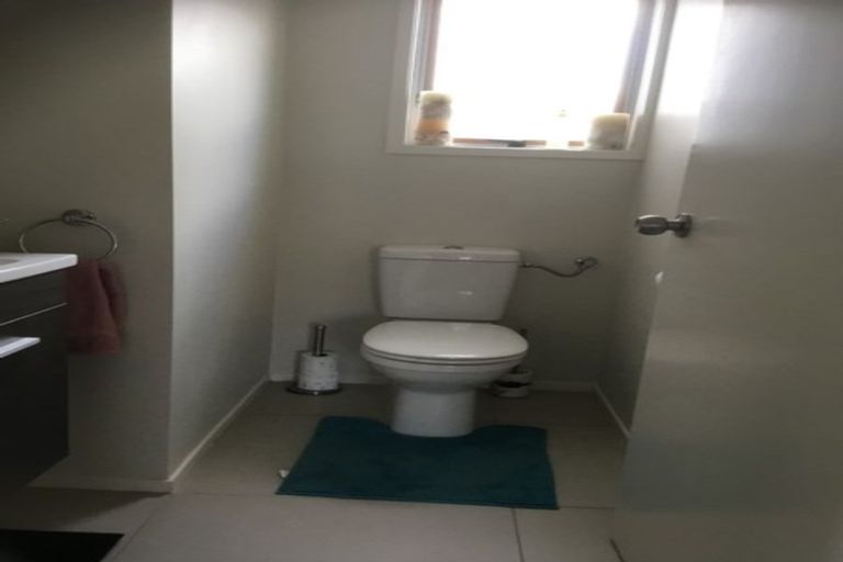 Photo of property in 1/104 East Coast Road, Forrest Hill, Auckland, 0620