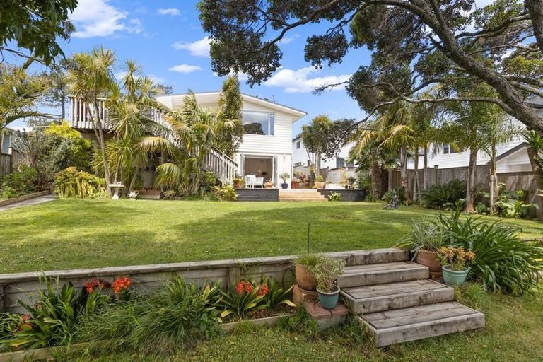 Photo of property in 105 Kowhai Road, Mairangi Bay, Auckland, 0630