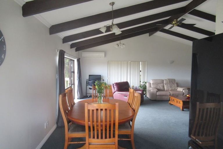 Photo of property in 14 Kinloch Place, Papakowhai, Porirua, 5024