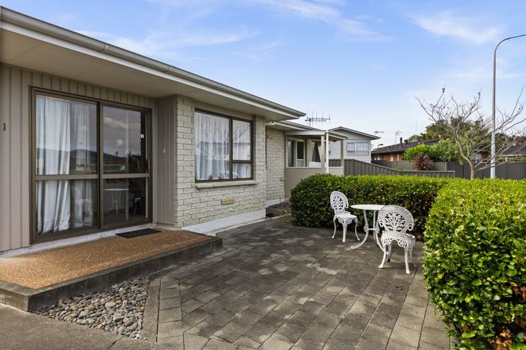 Photo of property in 1/5 Somerset Place, Taradale, Napier, 4112