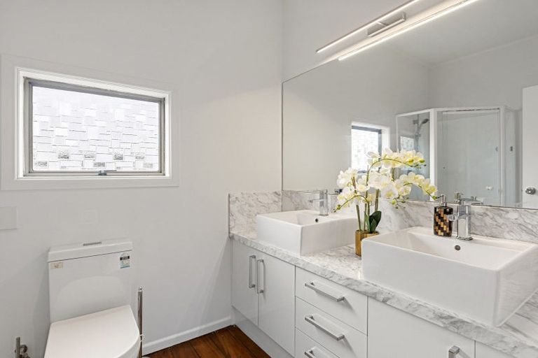 Photo of property in 1042 Great North Road, Point Chevalier, Auckland, 1022