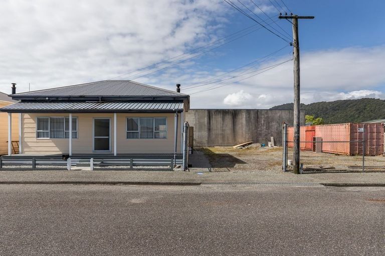 Photo of property in 12 Swainson Street, Greymouth, 7805