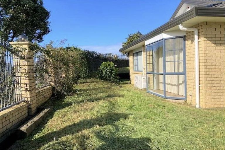 Photo of property in 2 Cyclamen Road, Mangere, Auckland, 2022