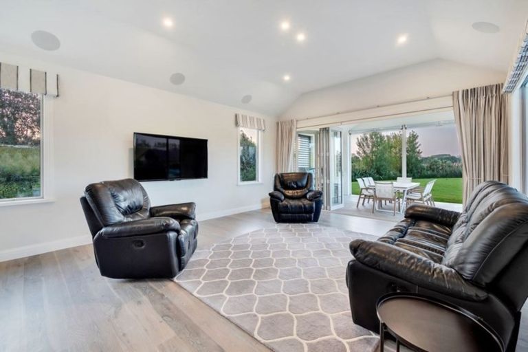 Photo of property in 11 Oak Valley Road, Dairy Flat, Albany, 0792