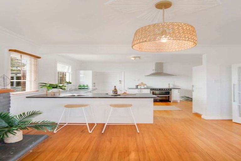 Photo of property in 403 Carrington Street, Upper Vogeltown, New Plymouth, 4310