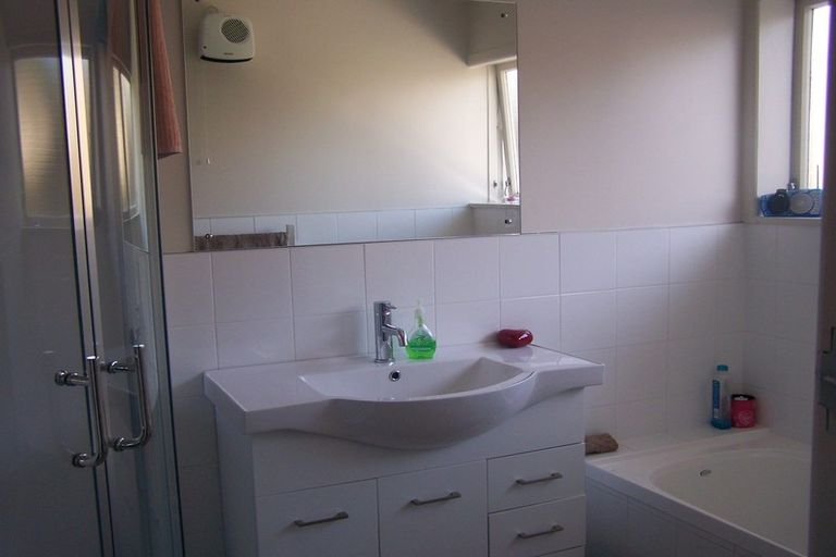 Photo of property in 7 Seymour Road, Mellons Bay, Auckland, 2014