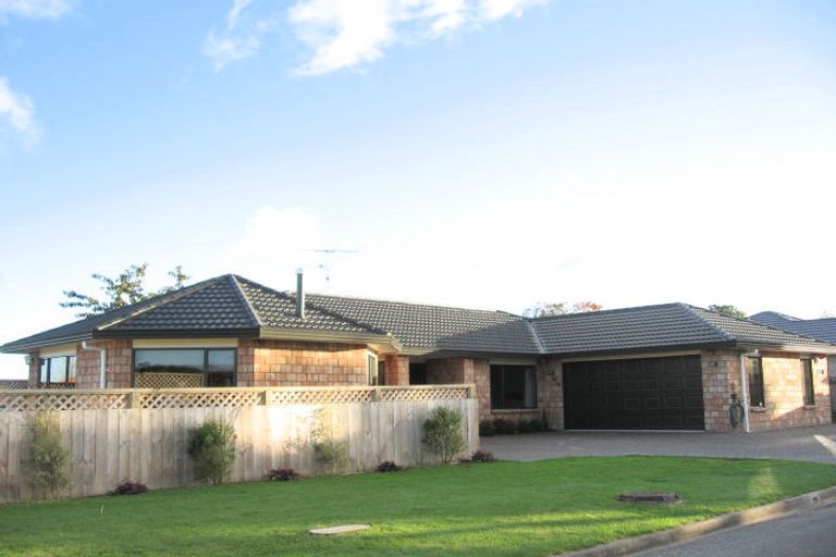 Photo of property in 2 Westpeak Way, Otaki, 5512