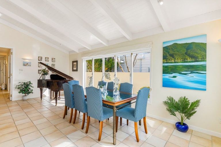 Photo of property in 9a Holiday Road, Milford, Auckland, 0620