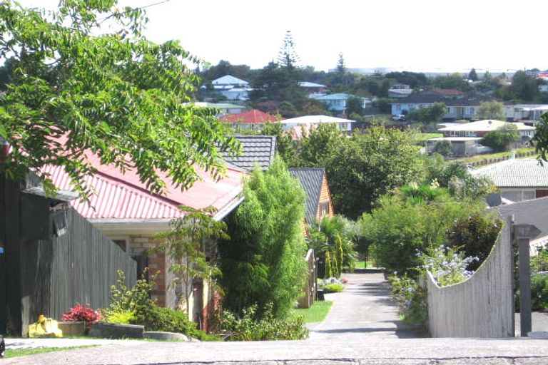 Photo of property in 99c Hutchinson Avenue, New Lynn, Auckland, 0600