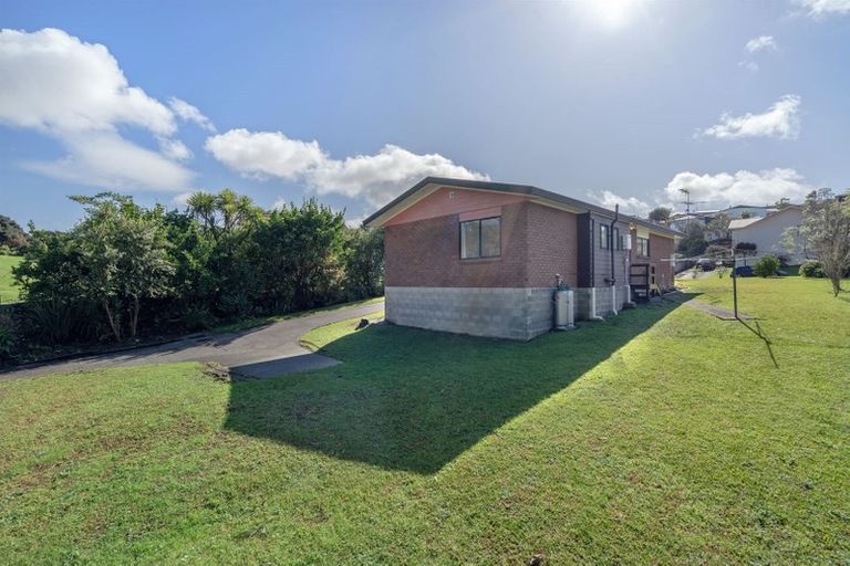 Photo of property in 99 West Harbour Drive, West Harbour, Auckland, 0618