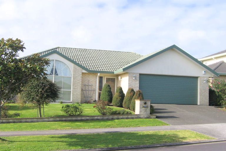 Photo of property in 2a Moycullien Lane, East Tamaki Heights, Auckland, 2016