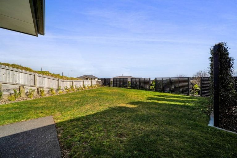 Photo of property in 4 Vardon Way, Waiwhakaiho, New Plymouth, 4312