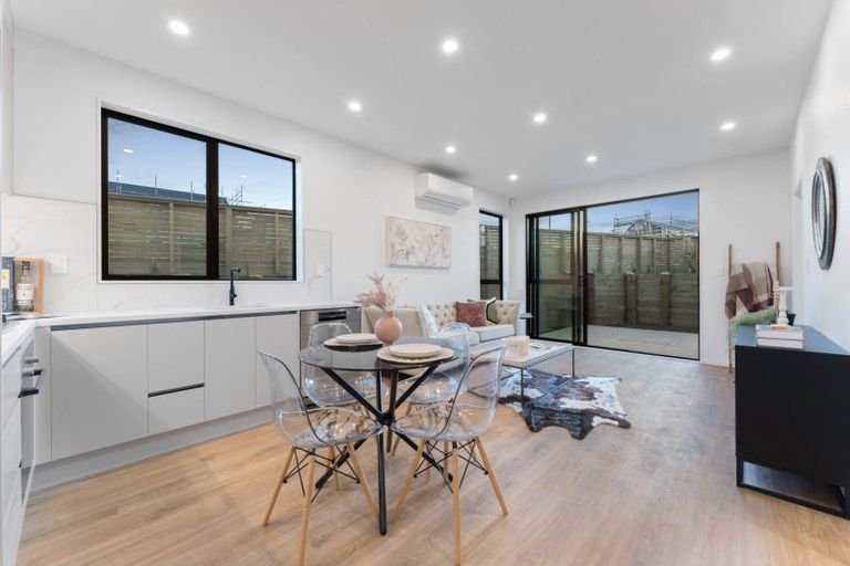 Photo of property in 18 Papai Lane, Massey, Auckland, 0614