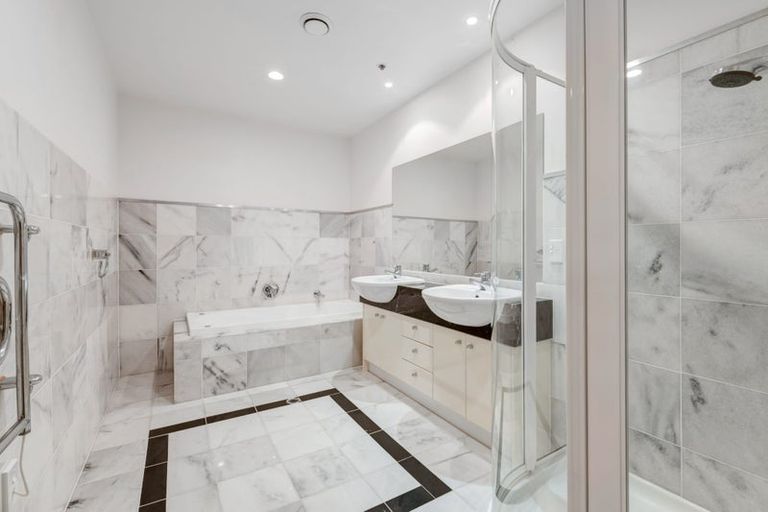 Photo of property in 1b/5 The Promenade, Takapuna, Auckland, 0622