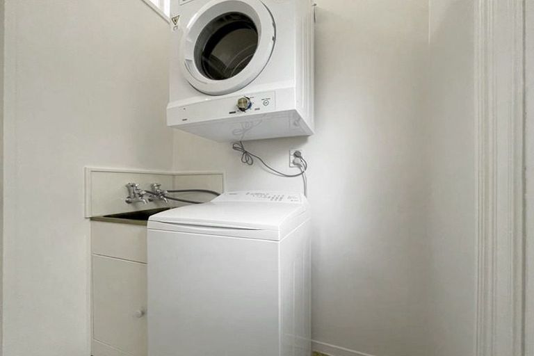 Photo of property in 16 Lawrence Street, Newtown, Wellington, 6021