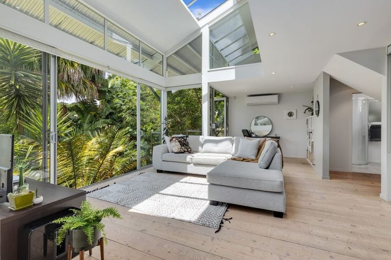 Photo of property in 50a Colonial Road, Birkenhead, Auckland, 0626